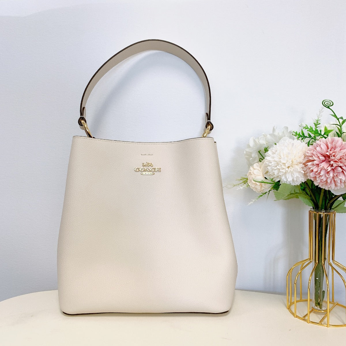 Coach 91122 Town Bucket Leather Shoulder Crossbody Bag In Chalk Light Saddle Coach 91122 Town Bucket Leather Shoulder Crossbody Bag In Chalk Light Saddle